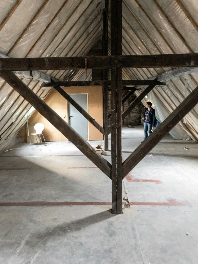 Dachgeschoss vor dem Ausbau mit bestehender Holzkonstruktion